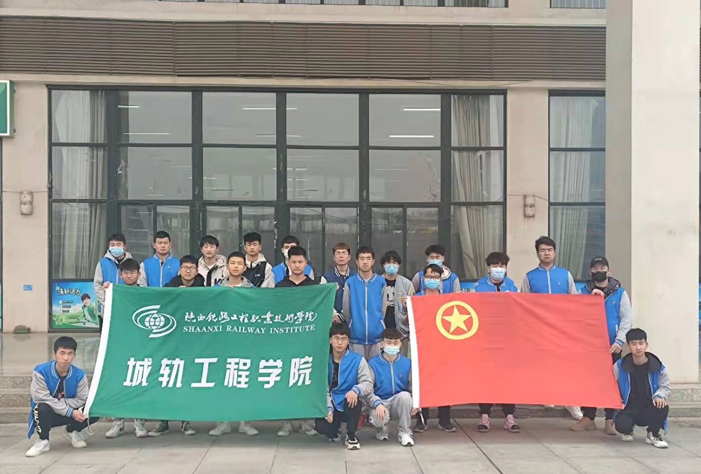 城轨工程学院组织开展"学雷锋·清餐厅"志愿服务活动